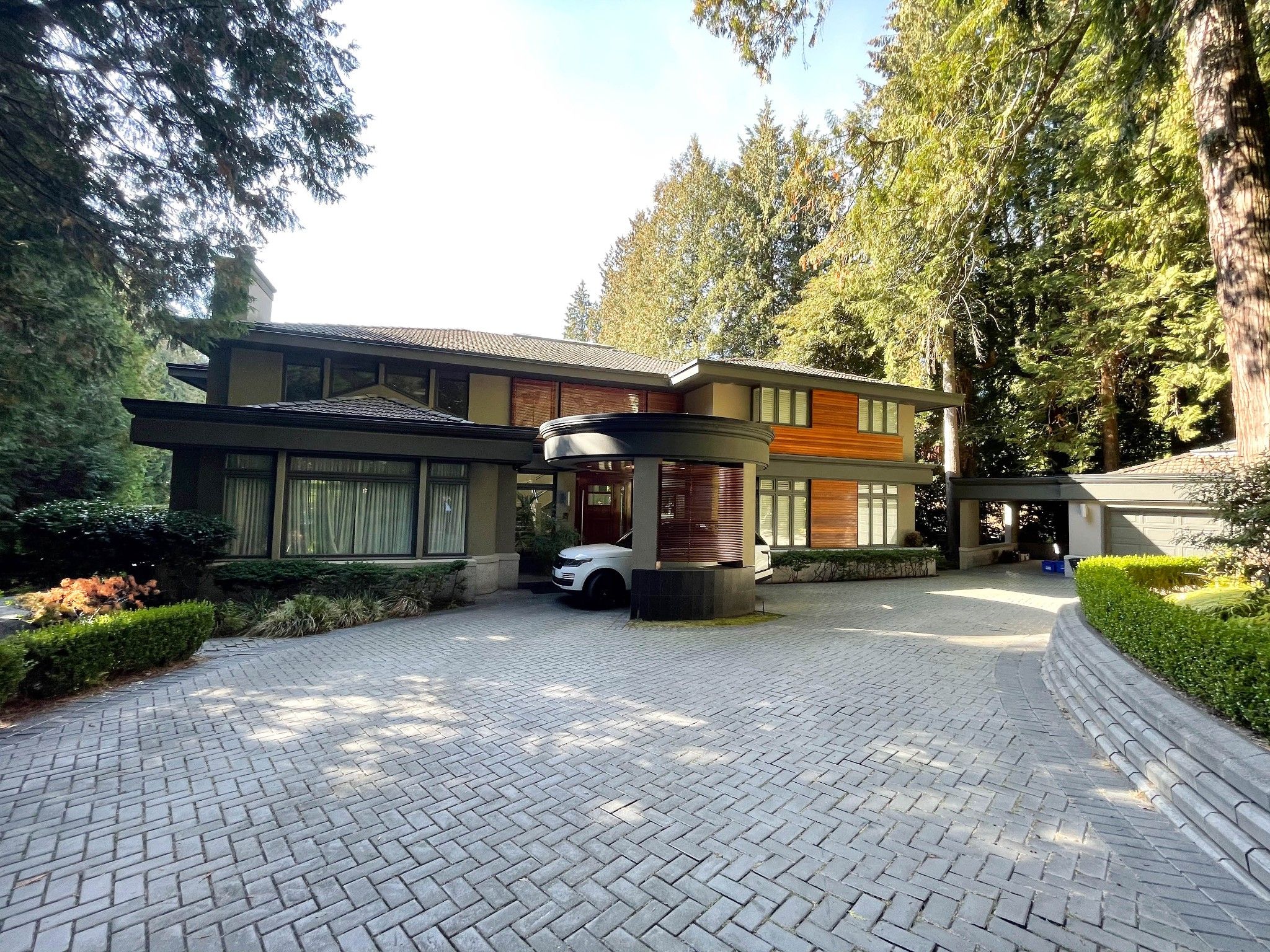 【Rental Listing】Unique Prestigious 1.3 Acre lot Modern Home w A/C Vancouver