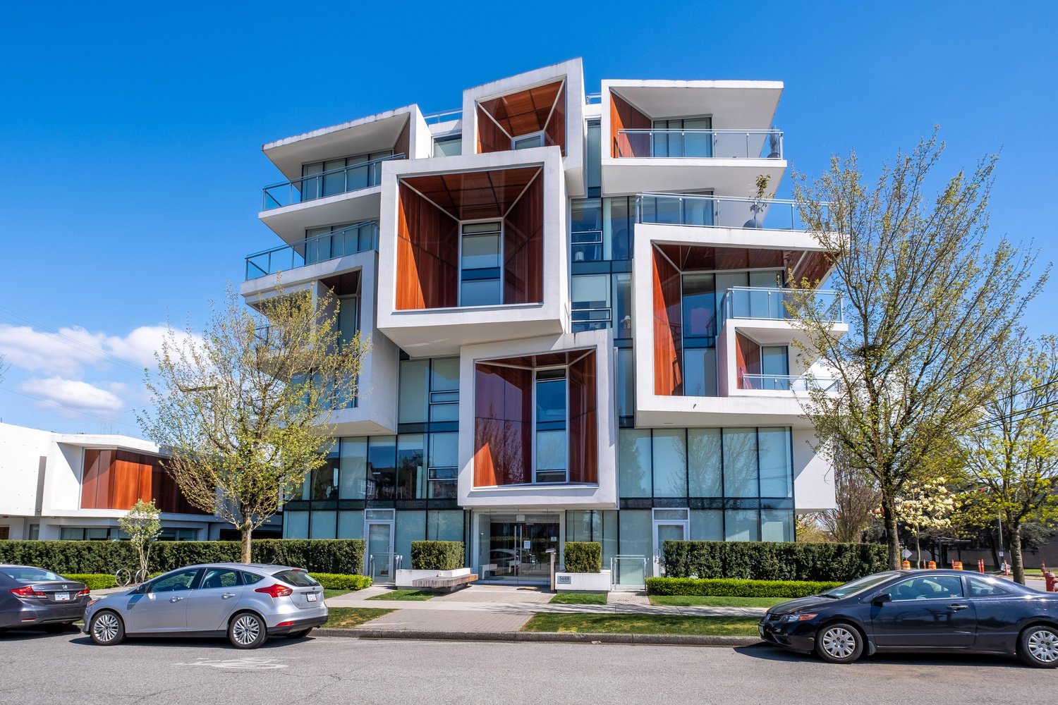 【Rental Listing】Bright and Spacious 2BR w/Den Corner Unit in Vancouver West